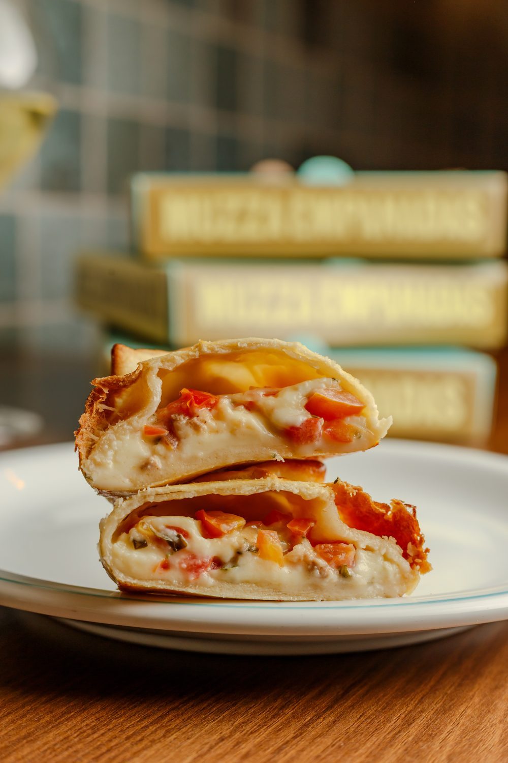 Empanada abierta, recheio &agrave; mostra