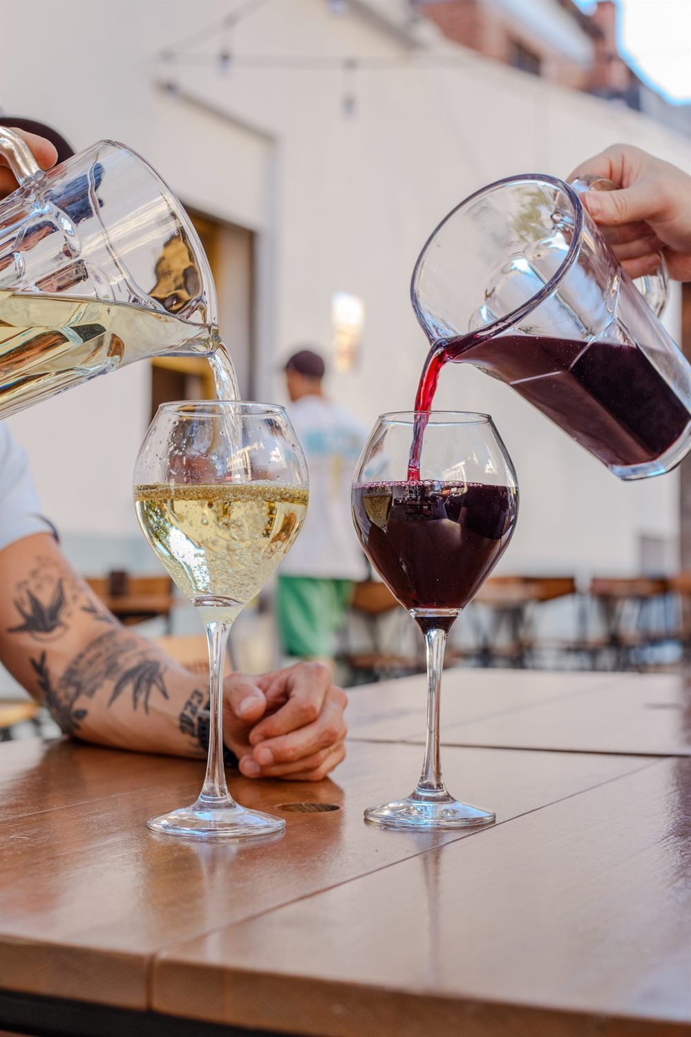 Duas ta&ccedil;as de vinho